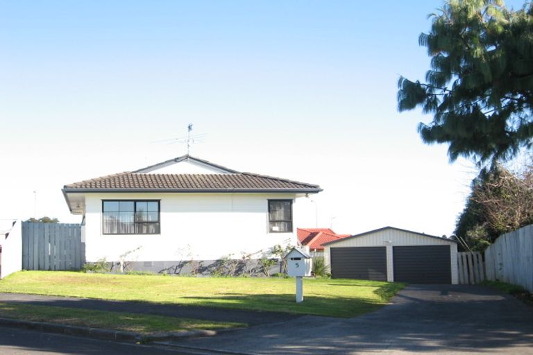 Photo of property in 5 Zurich Place, Weymouth, Auckland, 2103