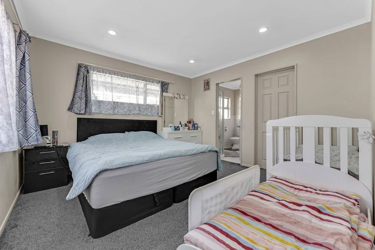Photo of property in 13 Bushpark Place, Flat Bush, Auckland, 2016