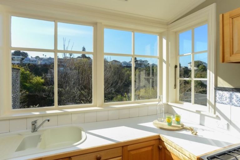 Photo of property in 5 May Avenue, Hospital Hill, Napier, 4110