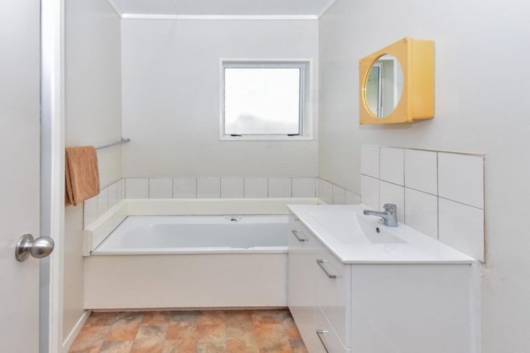 Photo of property in 2/50 Finlayson Avenue, Clendon Park, Auckland, 2103