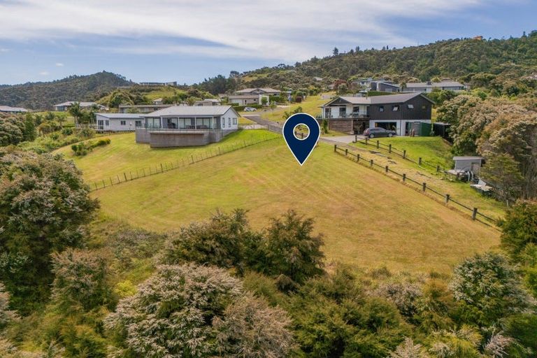 Photo of property in 14 Tironui Place, Whitianga, 3510