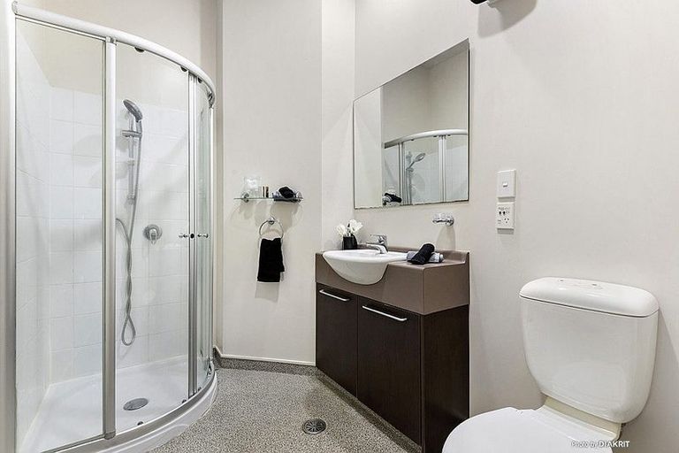 Photo of property in Stadium Garden Flats, 215/107 Thorndon Quay, Pipitea, Wellington, 6011