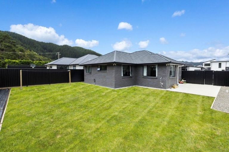 Photo of property in 115 Mawai Hakona Drive, Wallaceville, Upper Hutt, 5018