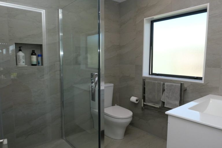 Photo of property in 68 Guildford Drive, Paraparaumu, 5032