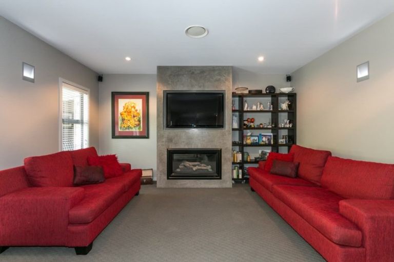 Photo of property in 18 Oak Place, Poraiti, Napier, 4112