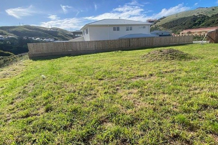 Photo of property in 40 Farnworth Terrace, Glenside, Wellington, 6037