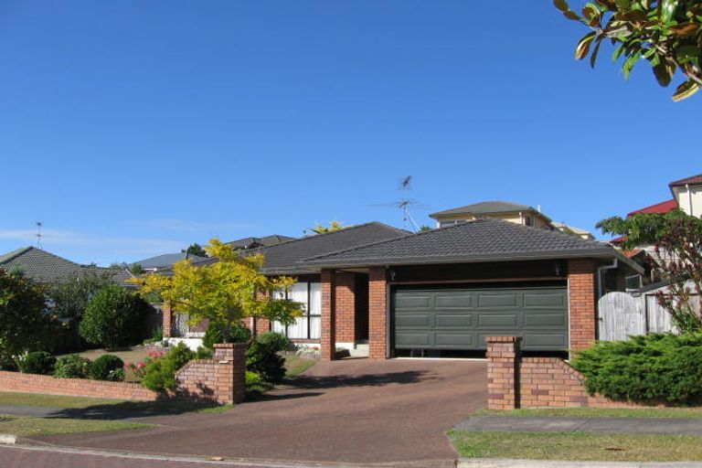 Photo of property in 38 Mandeville Place, Unsworth Heights, Auckland, 0632