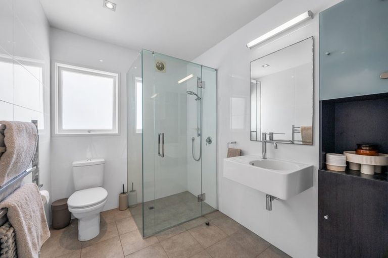 Photo of property in 24 Bridge View Road, Birkenhead, Auckland, 0626