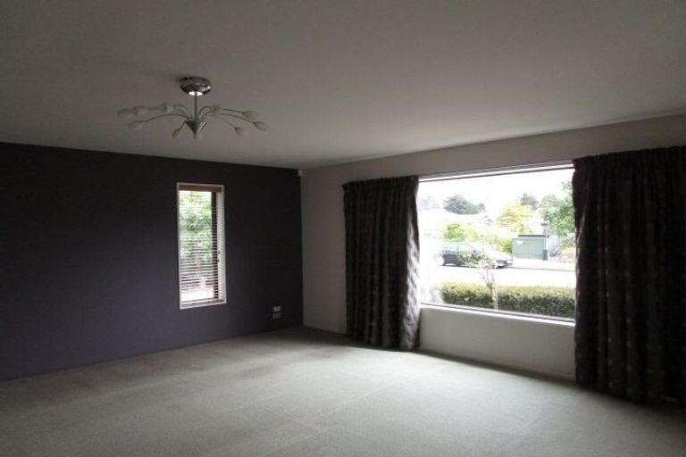 Photo of property in 2 Ruahine Place, Parklands, Christchurch, 8083
