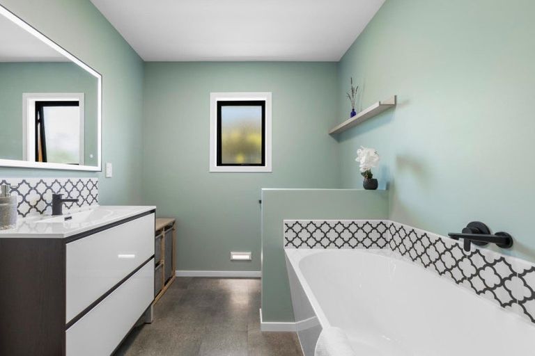 Photo of property in 41 Onslow Road, Lake Hayes, Queenstown, 9304