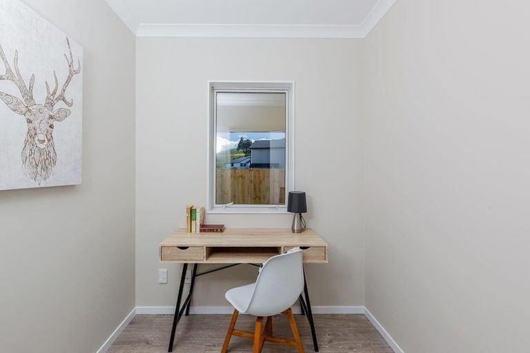 Photo of property in 18 Syd Grant Crescent, Orewa, 0931