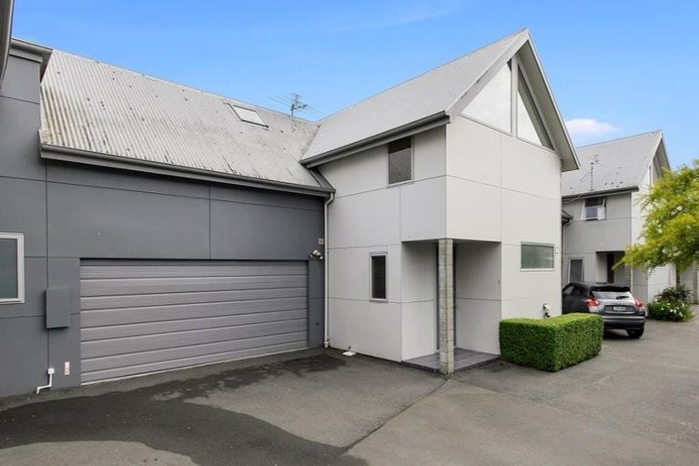 Photo of property in 2/1010 Colombo Street, St Albans, Christchurch, 8014