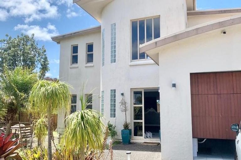 Photo of property in 8 Parani Court, Te Atatu Peninsula, Auckland, 0610