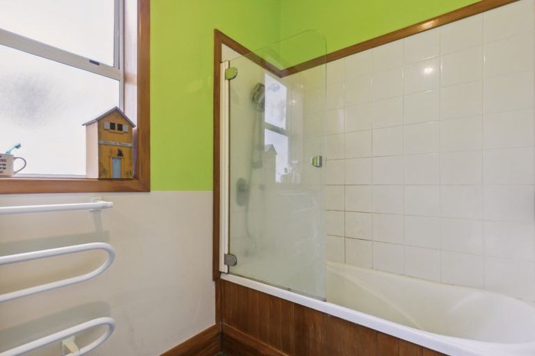 Photo of property in 80 Apu Crescent, Lyall Bay, Wellington, 6022