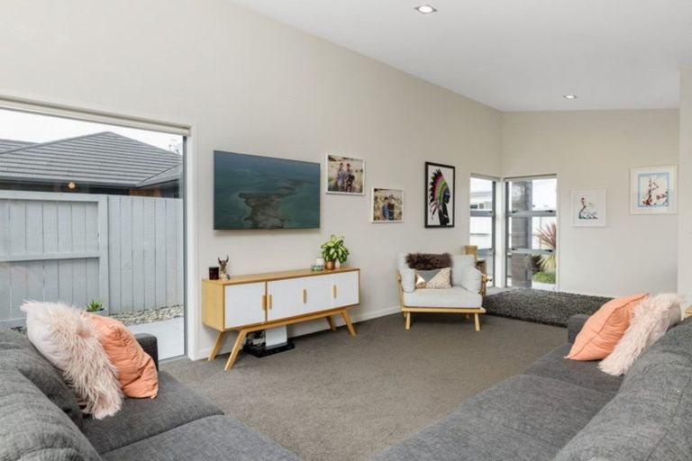 Photo of property in 23 Butterworth Crescent, Papamoa Beach, Papamoa, 3118