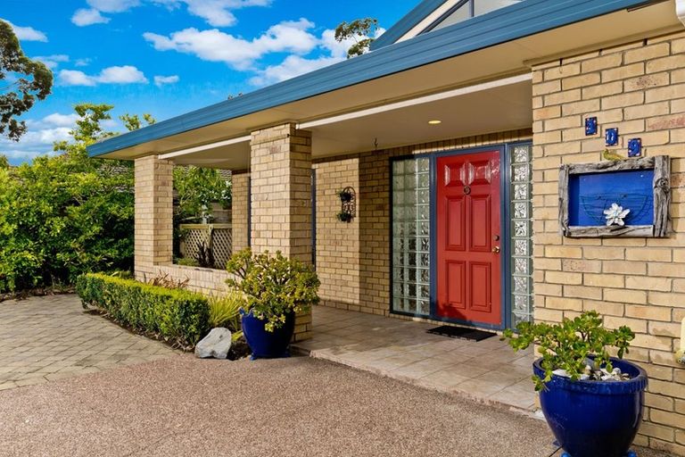 Photo of property in 109 Awaroa Road, Sunnyvale, Auckland, 0612