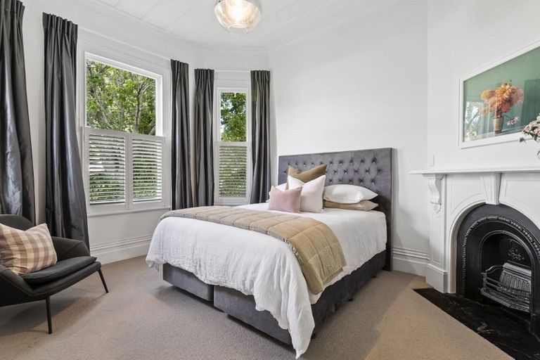 Photo of property in 8 Maritime Terrace, Birkenhead, Auckland, 0626