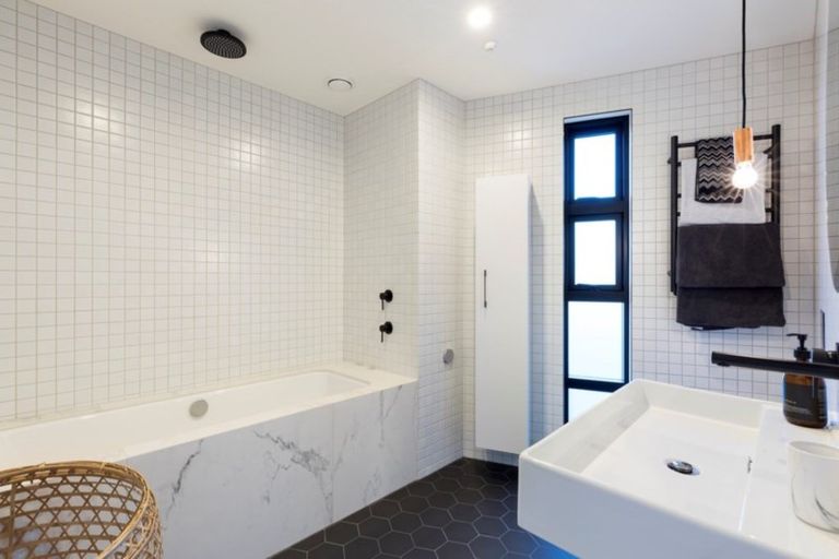 Photo of property in 212 Marine Parade, Mount Maunganui, 3116