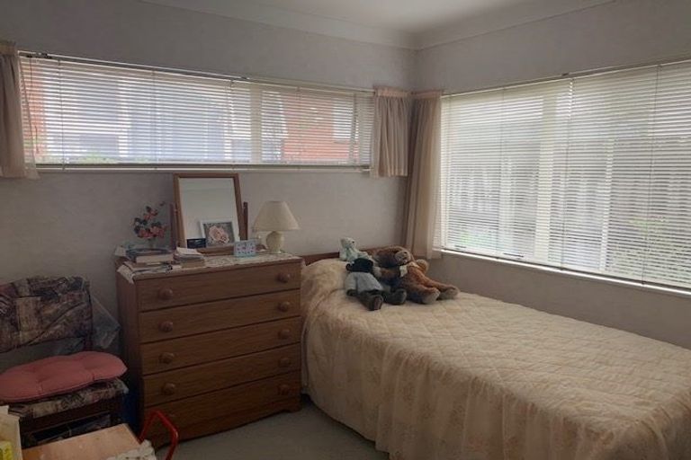 Photo of property in 1/2 Doment Crescent, Orewa, 0931