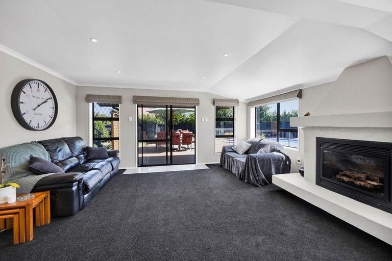 Photo of property in 9 County Drive, Hawera, 4610