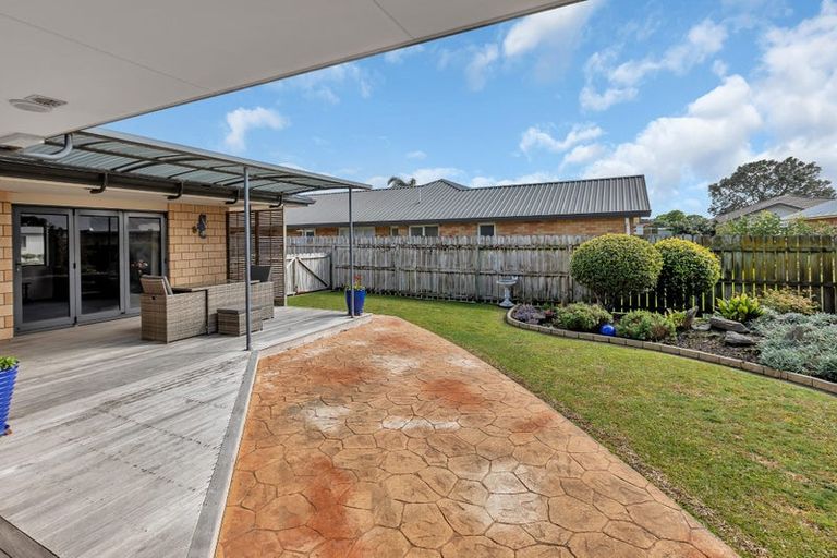 Photo of property in 32 Bermuda Place, One Tree Point, 0118