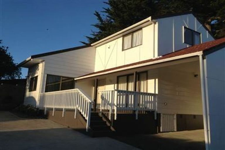 Photo of property in 19 Woodhouse Place, West Harbour, Auckland, 0618