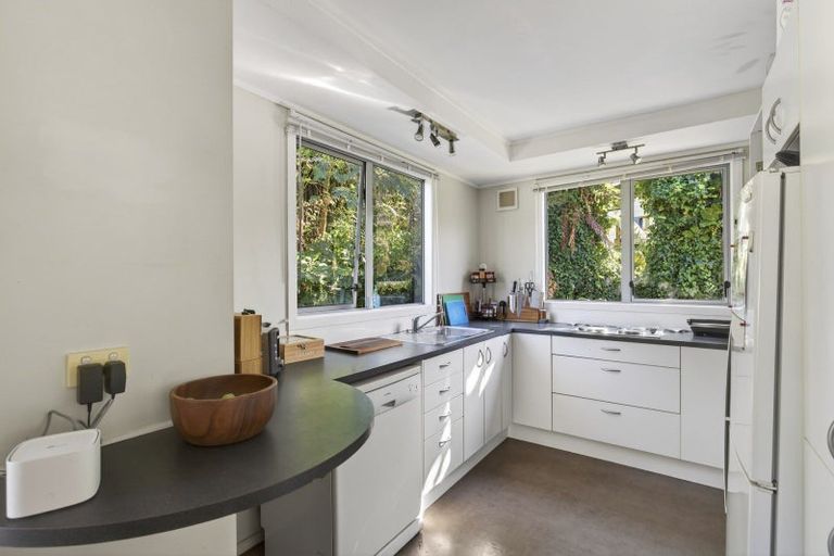 Photo of property in 8a Waterloo Place, Westown, New Plymouth, 4310