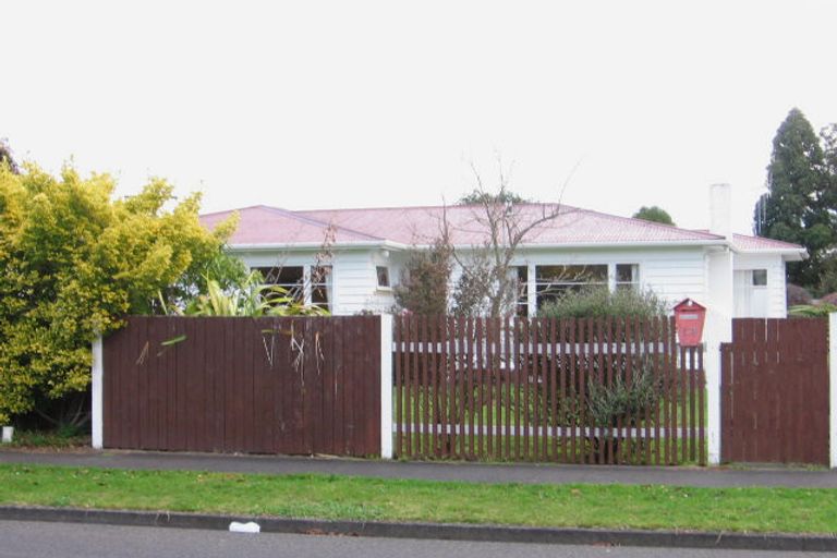 Photo of property in 14 Waterloo Crescent, Hokowhitu, Palmerston North, 4410