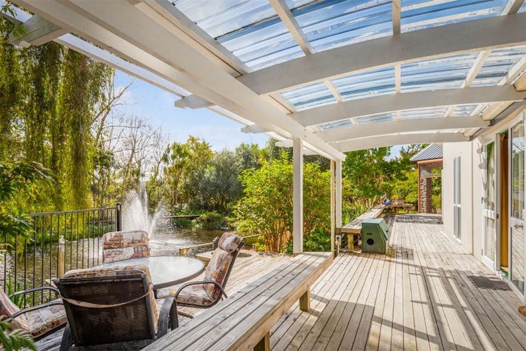 Photo of property in 252 Boord Crescent, Kumeu, 0891