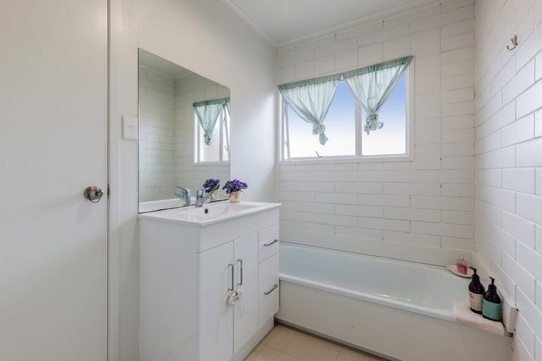 Photo of property in 1/114 Titirangi Road, New Lynn, Auckland, 0600