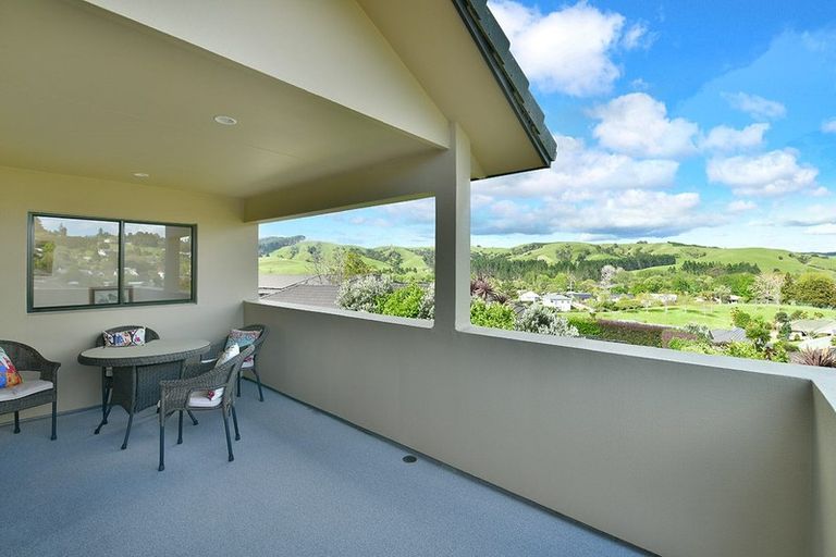 Photo of property in 16 Te Kauri Place, Helensville, 0800