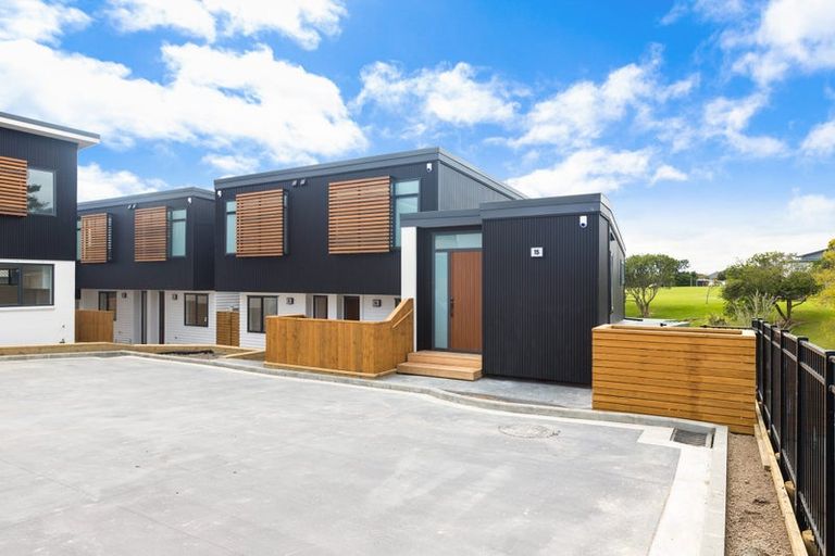 Photo of property in 7 Mokopiko Court, Beach Haven, Auckland, 0626