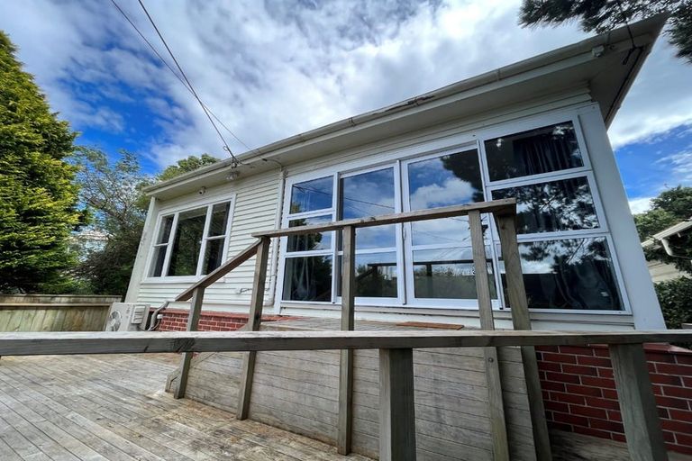 Photo of property in 62 Kelburn Parade, Kelburn, Wellington, 6012