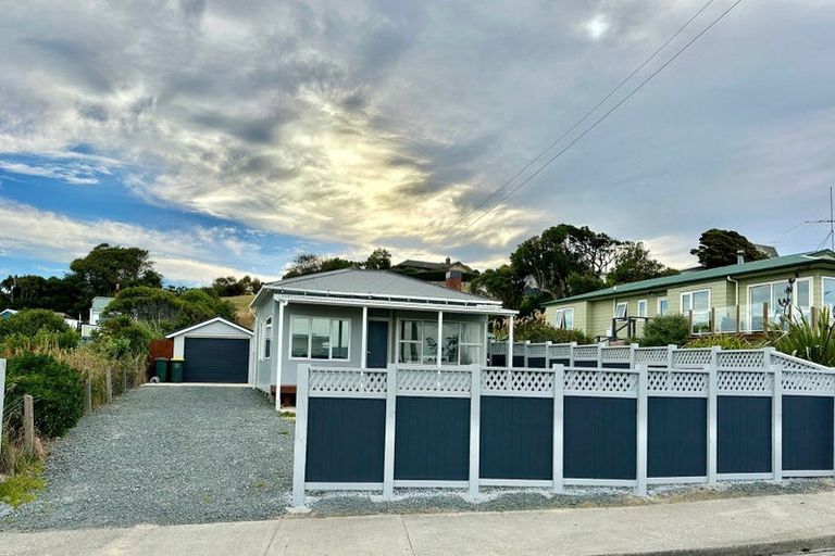 Photo of property in 32 Esplanade, Kaka Point, Balclutha, 9271