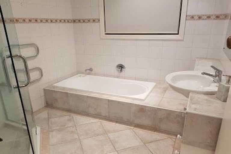 Photo of property in 48 The Esplanade, Eastern Beach, Auckland, 2012