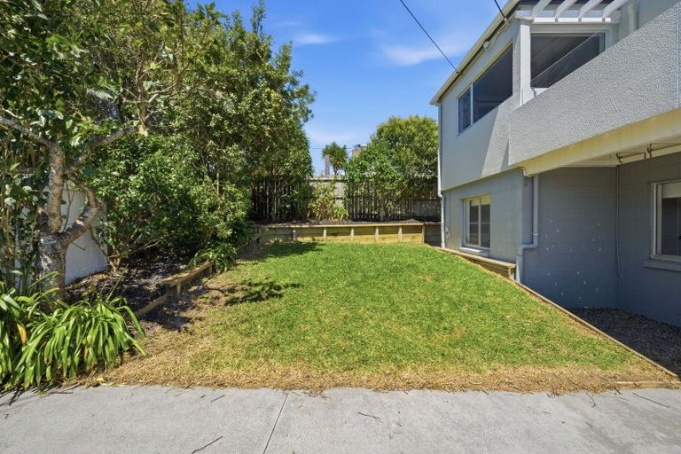 Photo of property in 1/22 Rothesay Bay Road, Rothesay Bay, Auckland, 0630