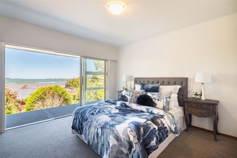 Photo of property in 2/46 Gill Avenue, Te Atatu Peninsula, Auckland, 0610