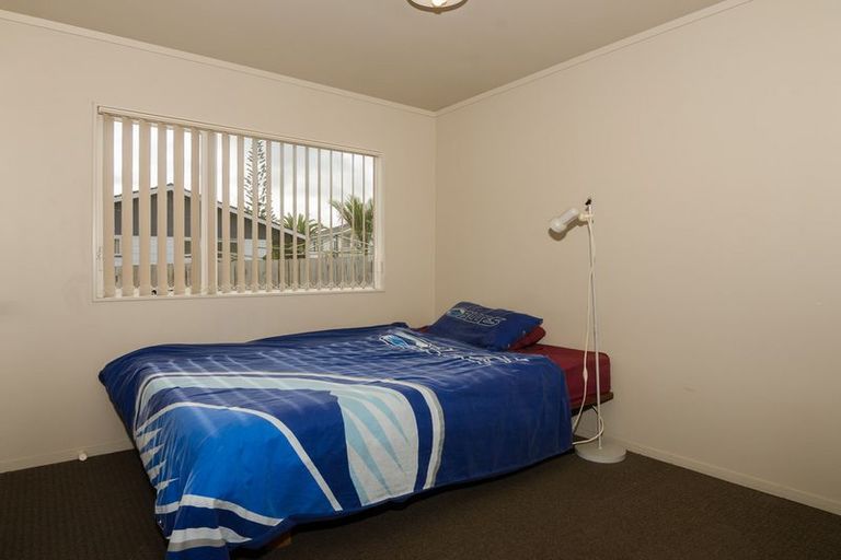 Photo of property in 17 Roick Parade, Glen Eden, Auckland, 0602