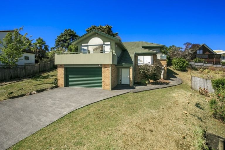 Photo of property in 26 Taroka Close, Pinehill, Auckland, 0632