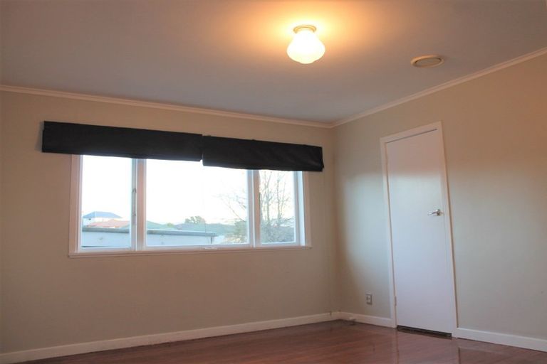 Photo of property in 1/1 Wattle Road, Sunnyvale, Auckland, 0612