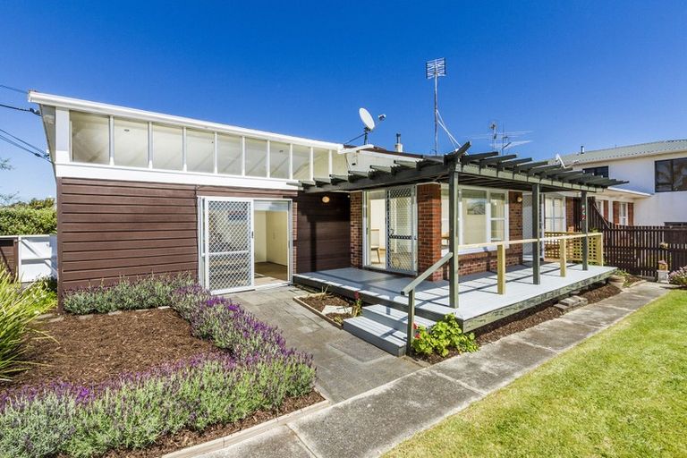 Photo of property in 2/8 Craig Road, Milford, Auckland, 0620