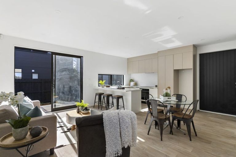 Photo of property in 14f Andrew Road, Howick, Auckland, 2010