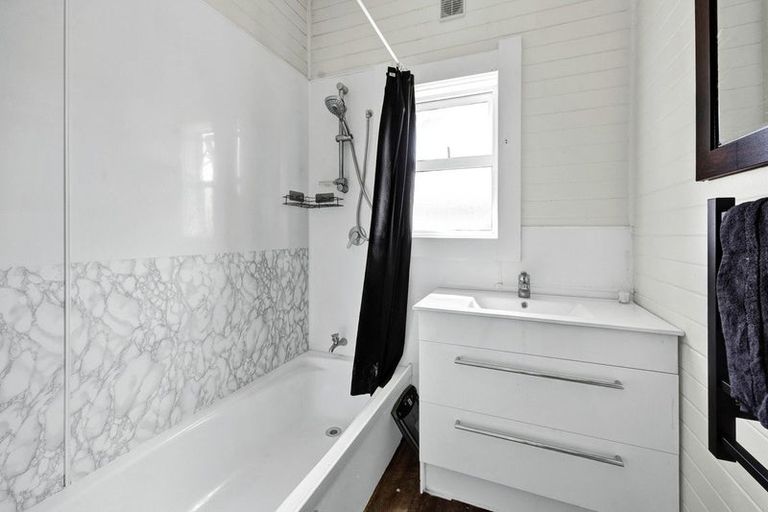 Photo of property in 12 Collins Street, Hawera, 4610