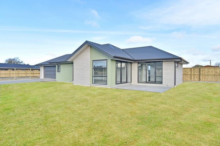 Photo of property in 16 Grey View Grove, Rangiora, 7400