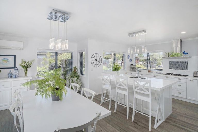 Photo of property in 31 Wells Place, Whitianga, 3510