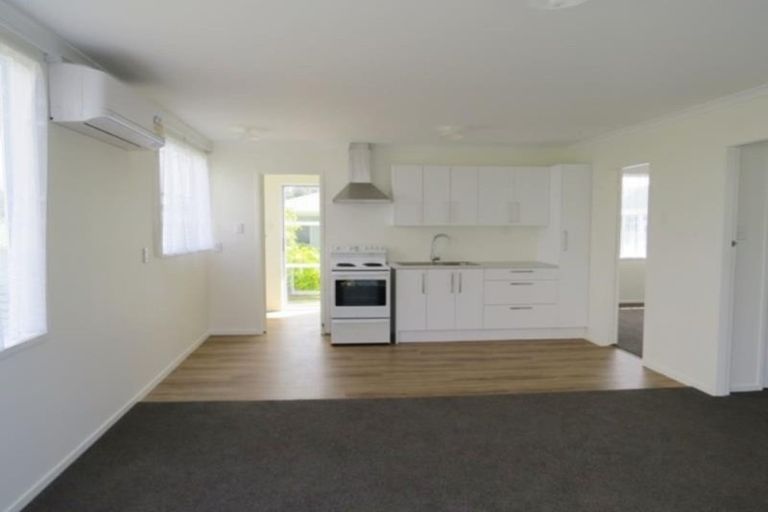 Photo of property in 8 Simons Street, Moturoa, New Plymouth, 4310