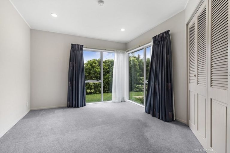 Photo of property in 32 Ashton Fitchett Drive, Brooklyn, Wellington, 6021