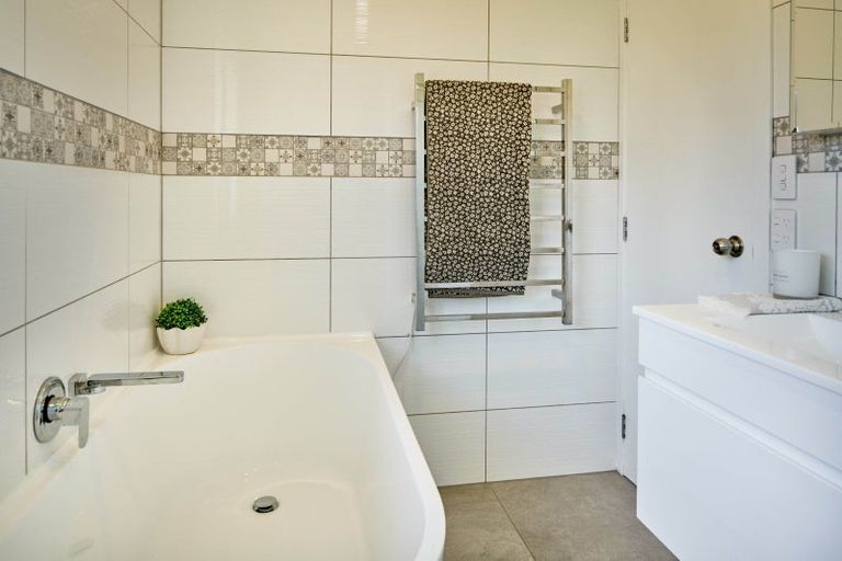 Photo of property in 301 Maungaraki Road, Maungaraki, Lower Hutt, 5010