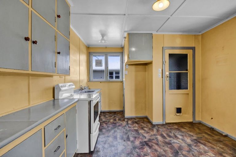 Photo of property in 10 Iredale Road, Hawera, 4610