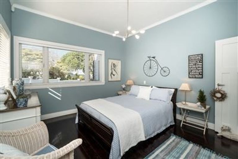 Photo of property in 1/41 Seaview Avenue, Northcote, Auckland, 0627